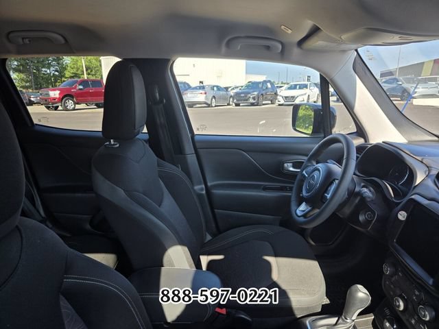 Used 2023 Jeep Renegade Latitude AWD/4WD image 8