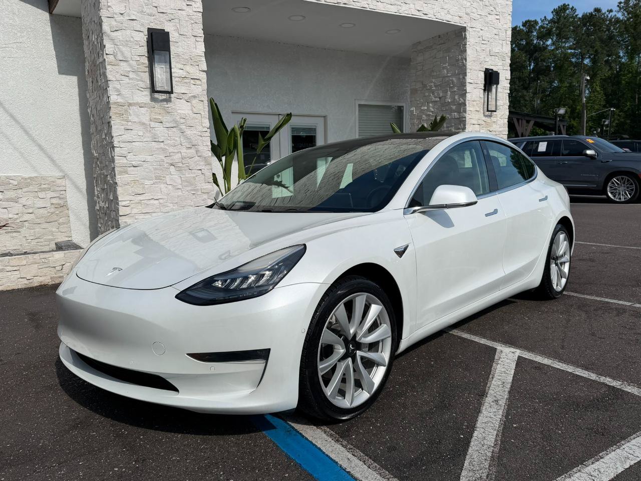 Used 2019 Tesla Model 3 Mid Range RWD image 3