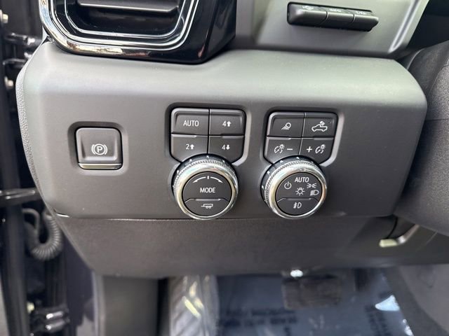 Used 2025 GMC Sierra 3500 AT4 w/ AT4 Premium Plus Package image 11