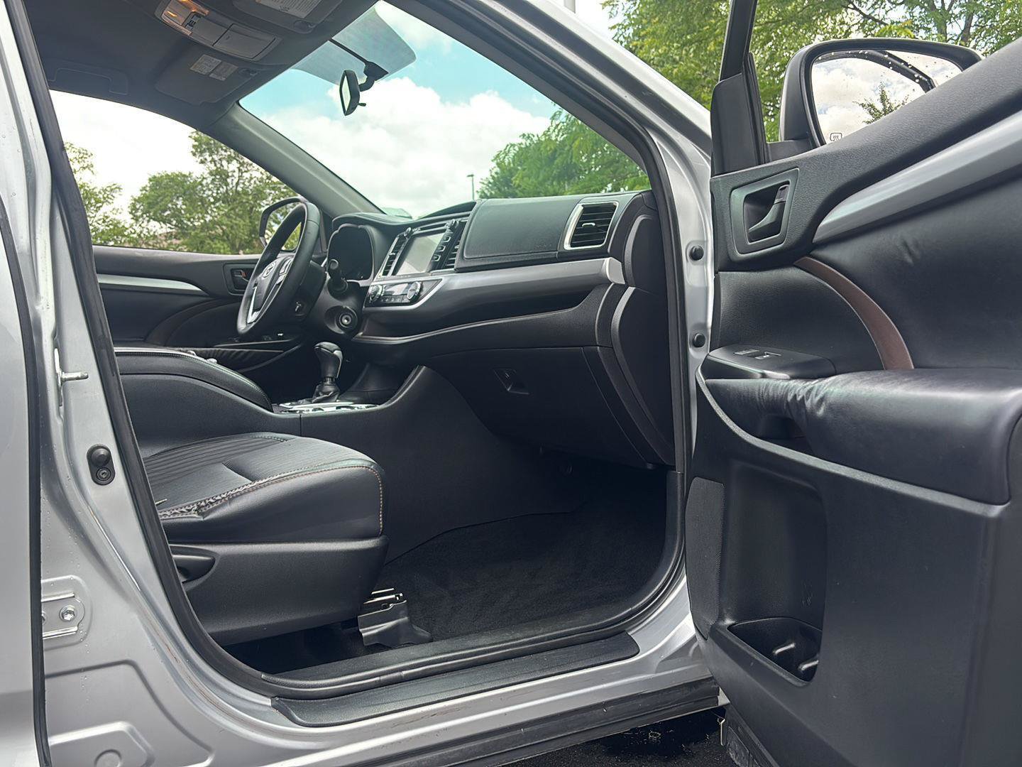 Used 2016 Toyota Highlander Plus FWD image 14