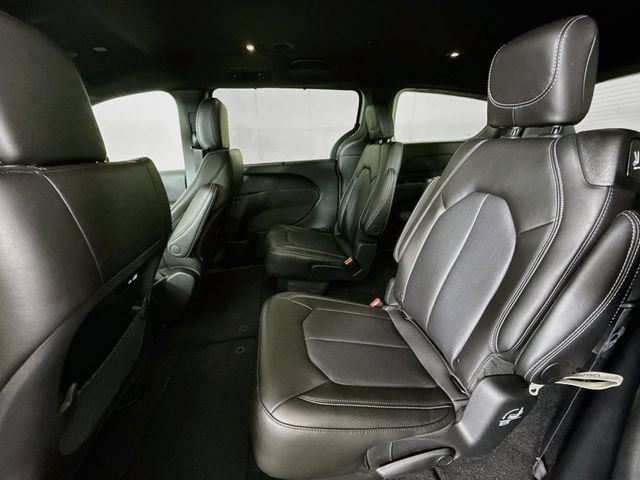 New 2027 Chrysler Pacifica Select FWD image 23