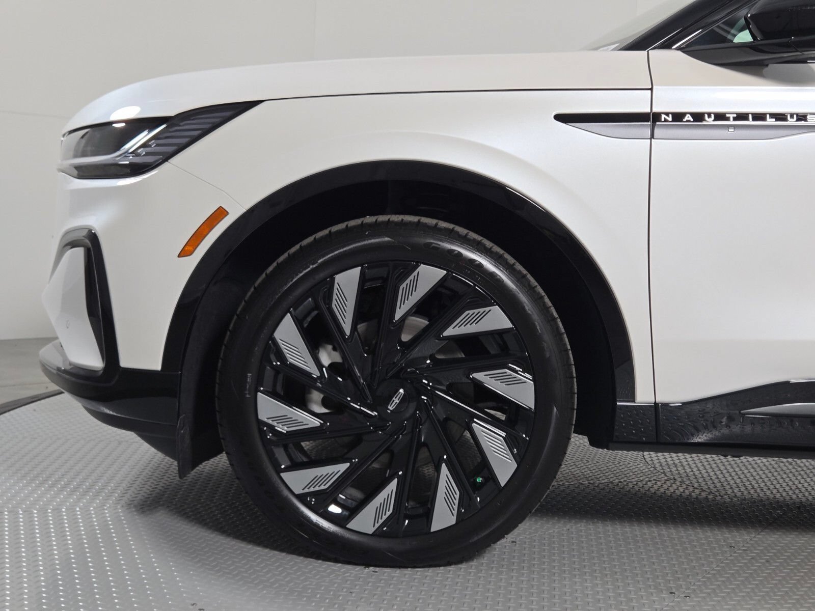 New 2026 Lincoln Nautilus Reserve w/ Jet Appearance Package AWD/4WD image 11
