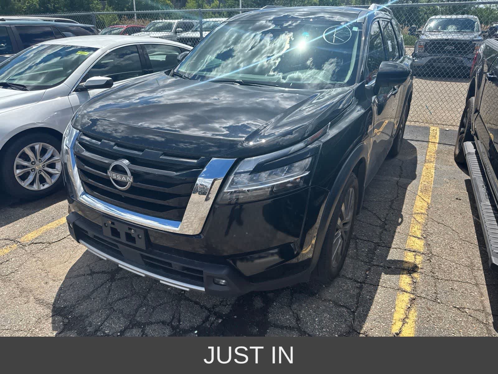 Used 2022 Nissan Pathfinder SL AWD/4WD image 1