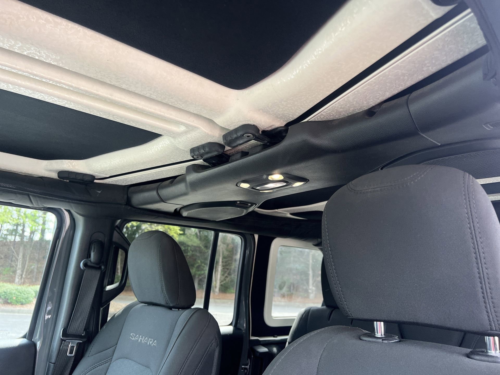 Used 2019 Jeep Wrangler Unlimited Sahara w/ Cold Weather Group image 17