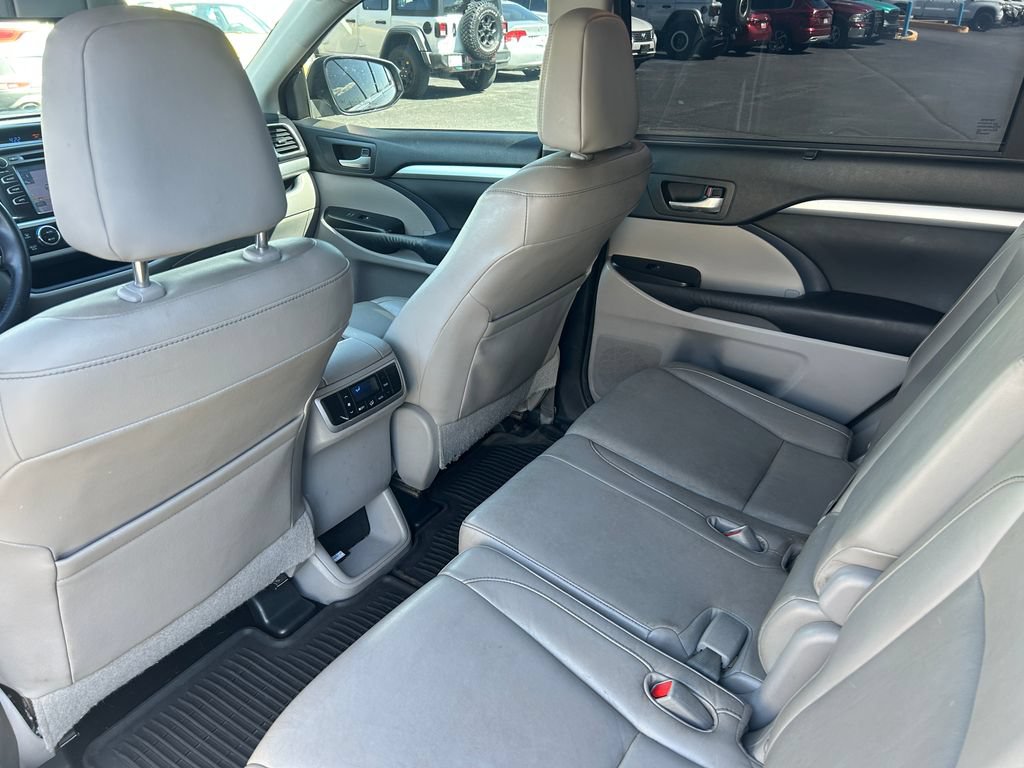 Used 2014 Toyota Highlander XLE AWD/4WD image 31