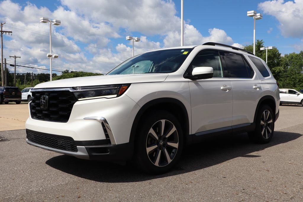 Used 2023 Honda Pilot Touring image 6