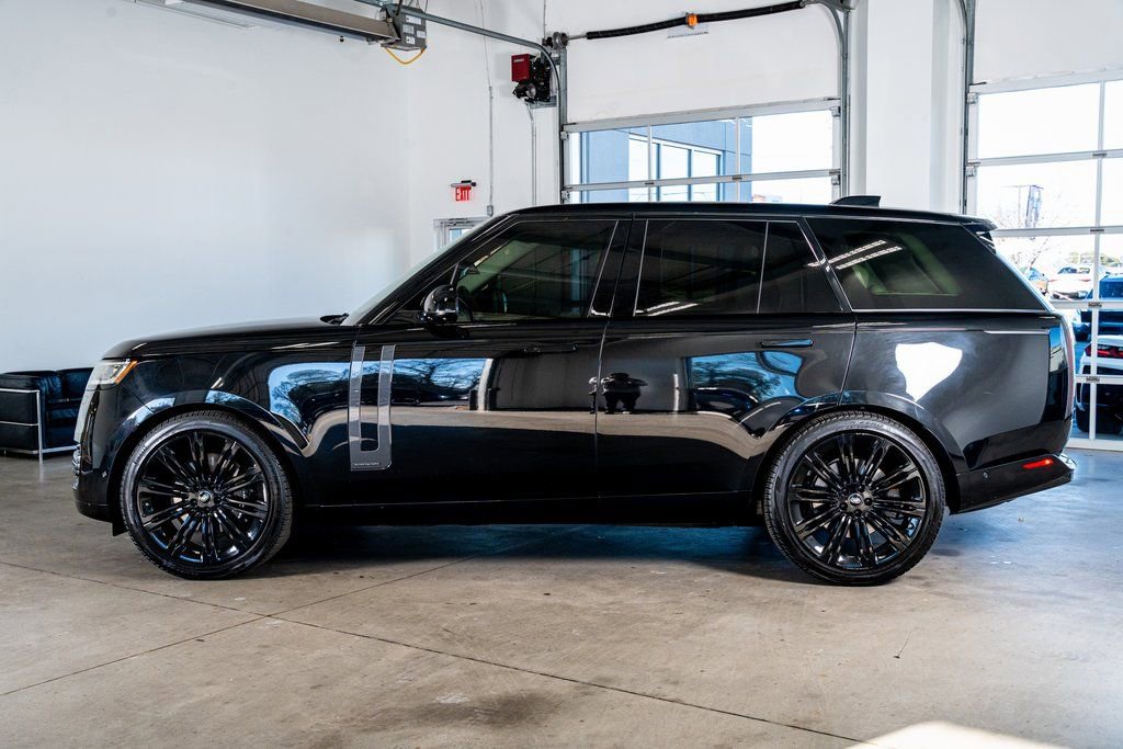 Used 2024 Land Rover Range Rover Autobiography image 8