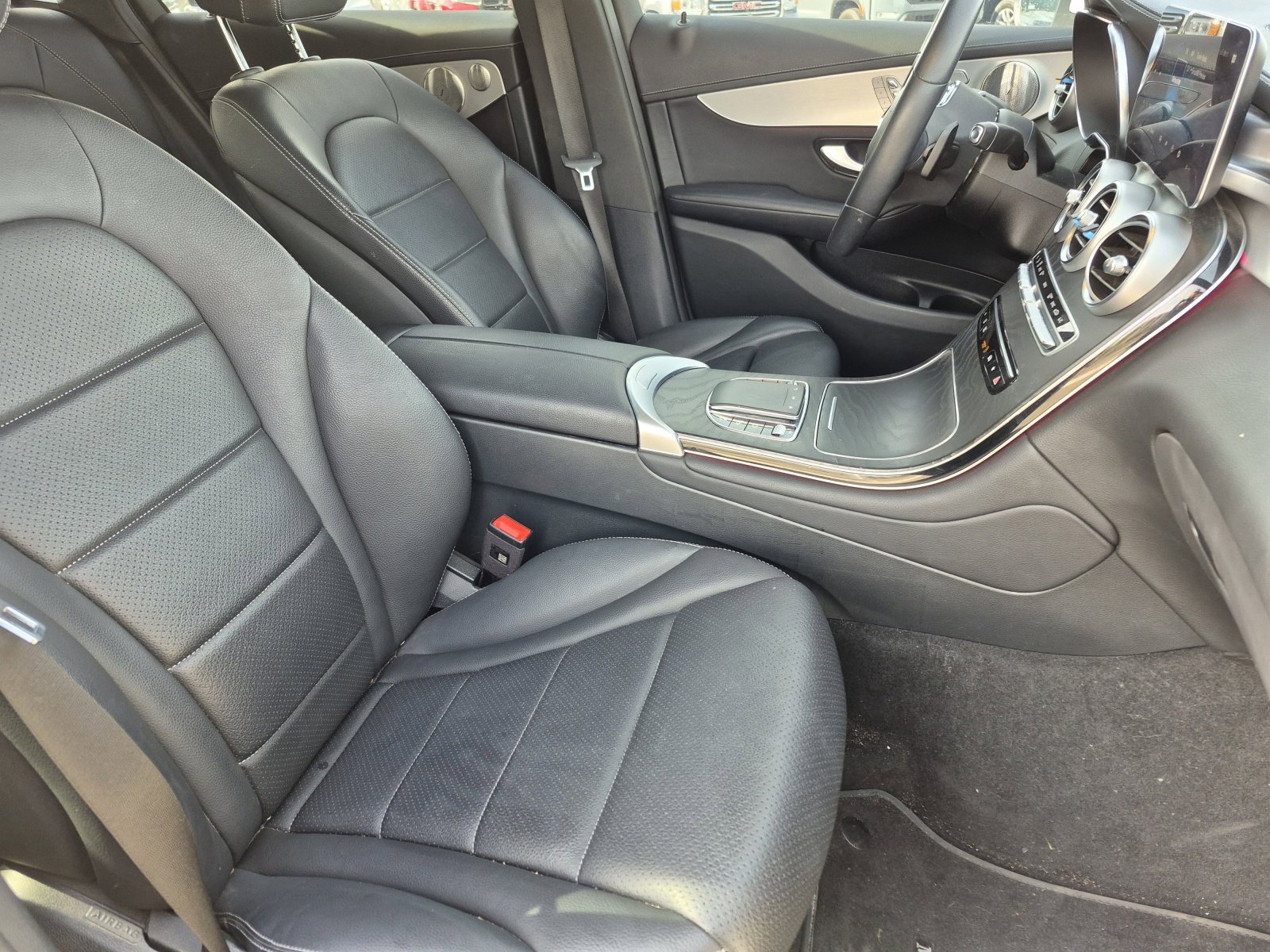 Used 2023 Mercedes-Benz GLC 300 4MATIC Coupe image 22
