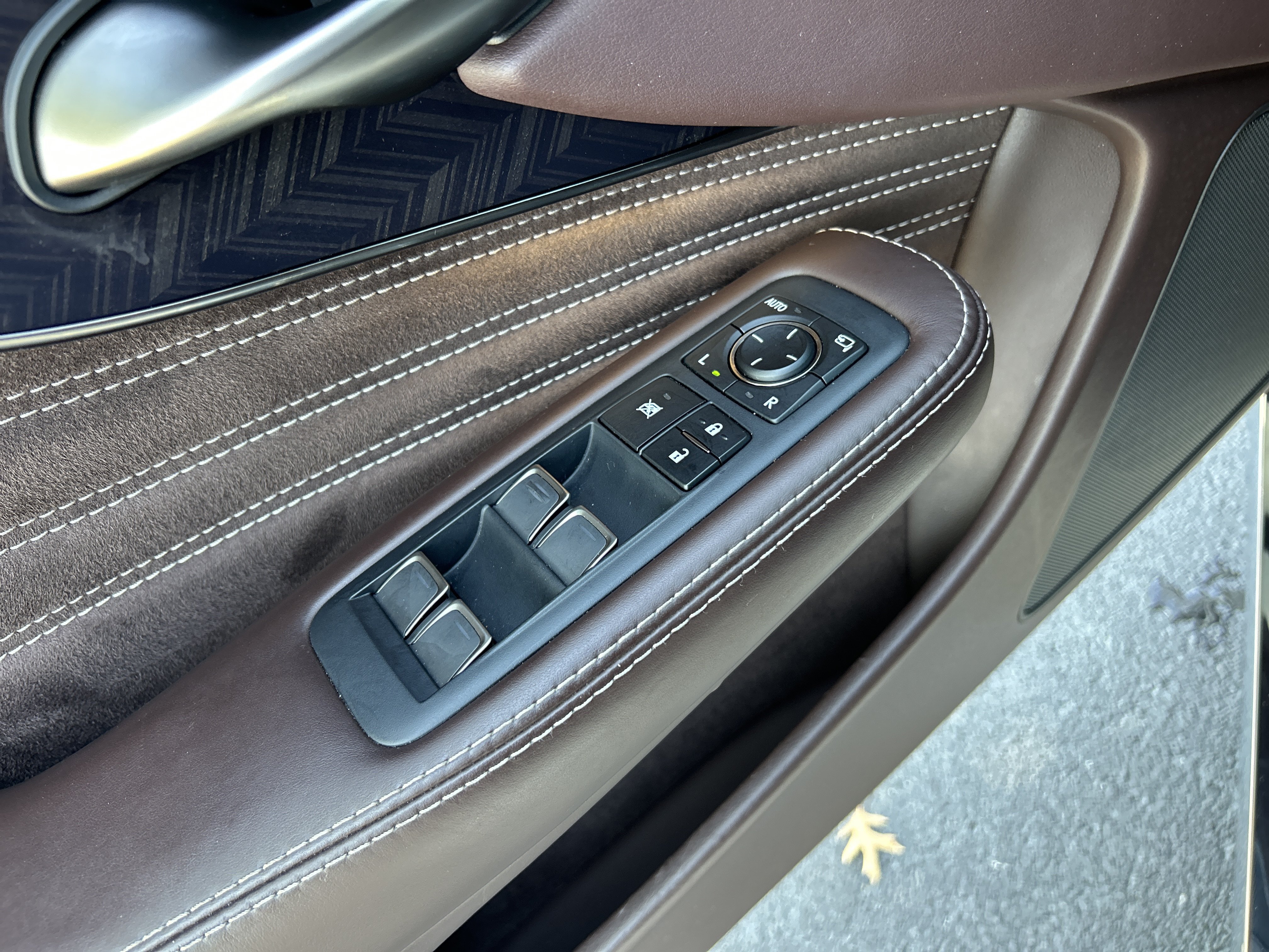 Used 2018 Lexus LS 500 w/ Interior Upgrade Package RWD image 23