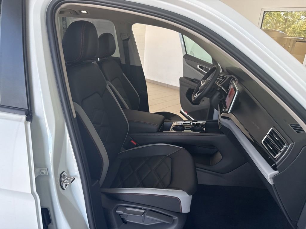 New 2026 Volkswagen Atlas Peak Edition image 13