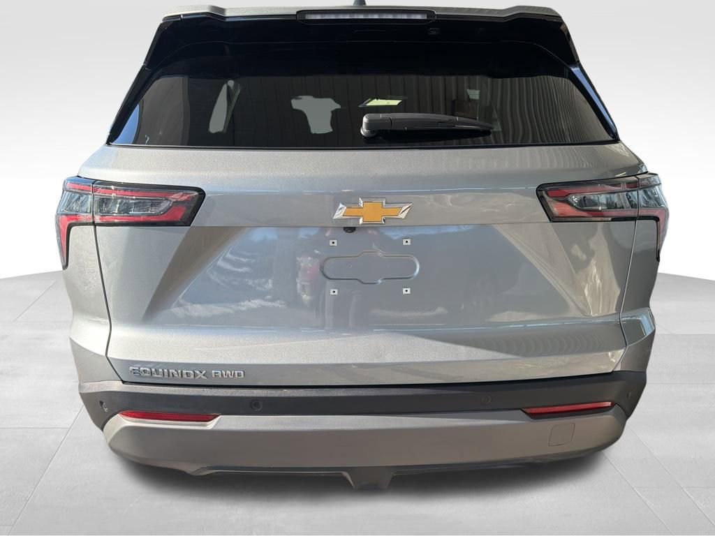 Used 2025 Chevrolet Equinox LT image 4