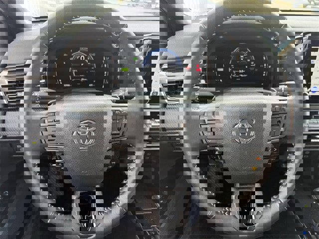 Used 2025 Toyota Camry SE image 13