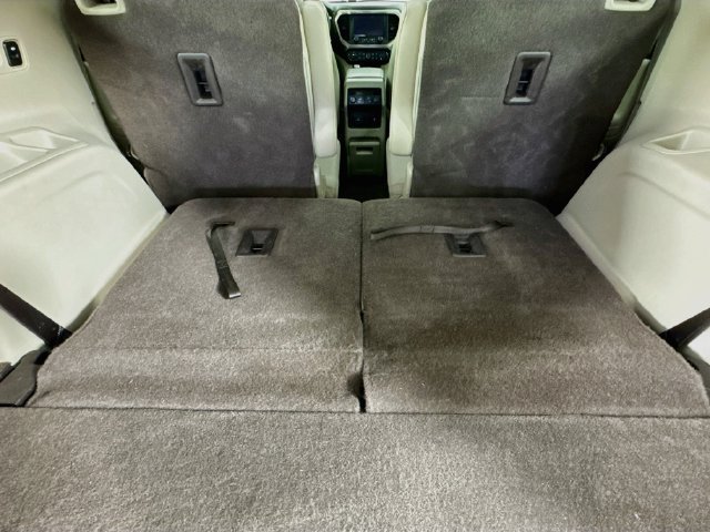 Used 2018 GMC Acadia Denali w/ Technology Package FWD image 32