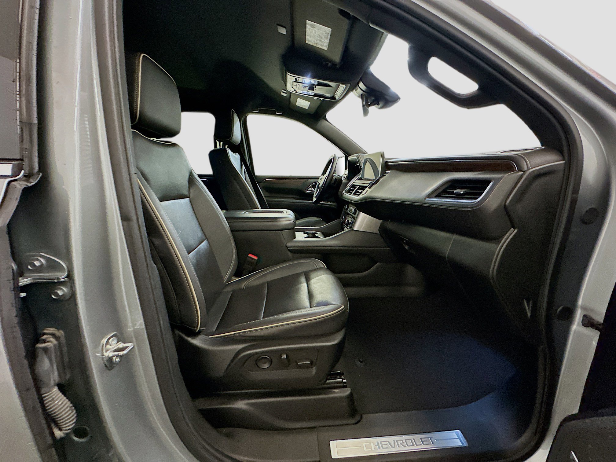 Used 2024 Chevrolet Suburban Premier image 34