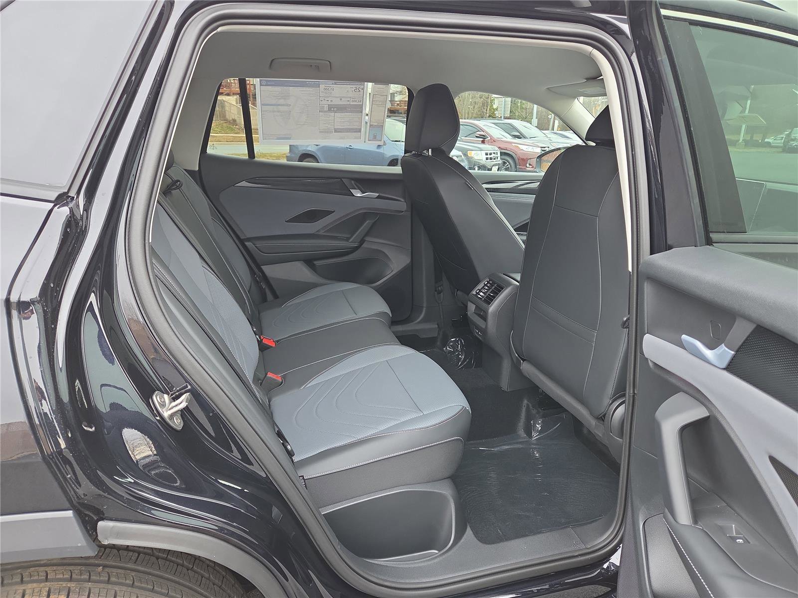 New 2026 Volkswagen Tiguan SE image 31