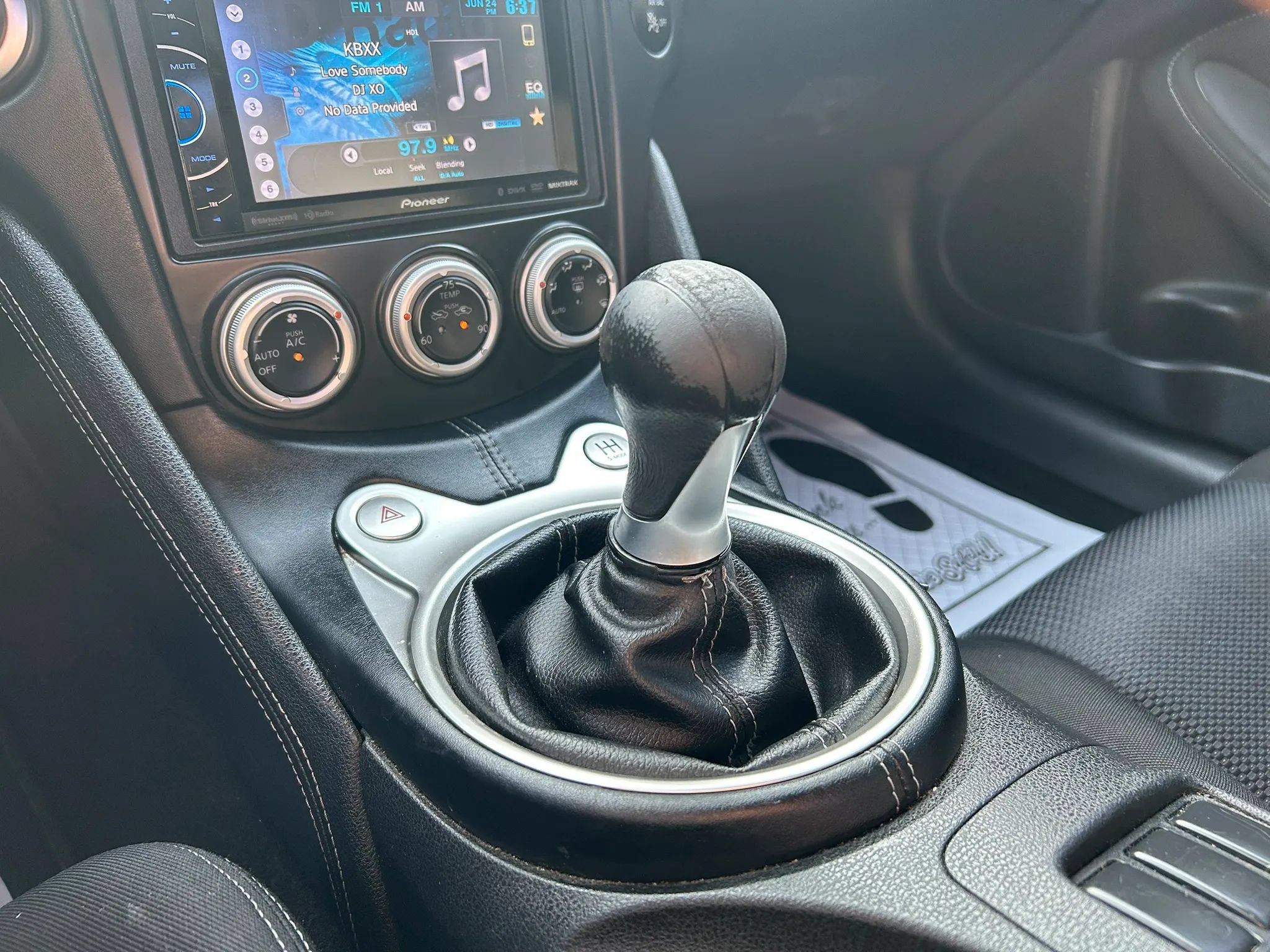 Used 2009 Nissan 370Z Coupe w/ Sport Pkg RWD image 18