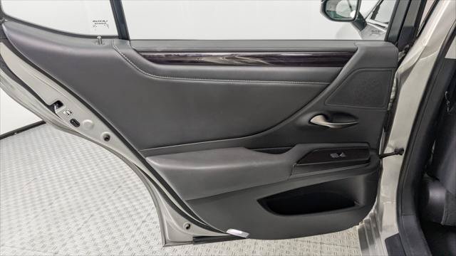 Used 2019 Lexus ES 300h w/ Premium Package FWD image 17