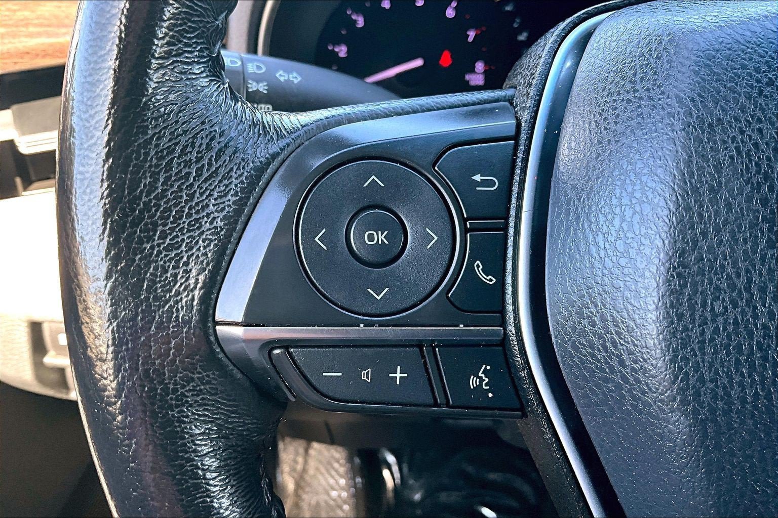 Used 2019 Toyota Avalon XLE w/ Moonroof Package FWD image 17