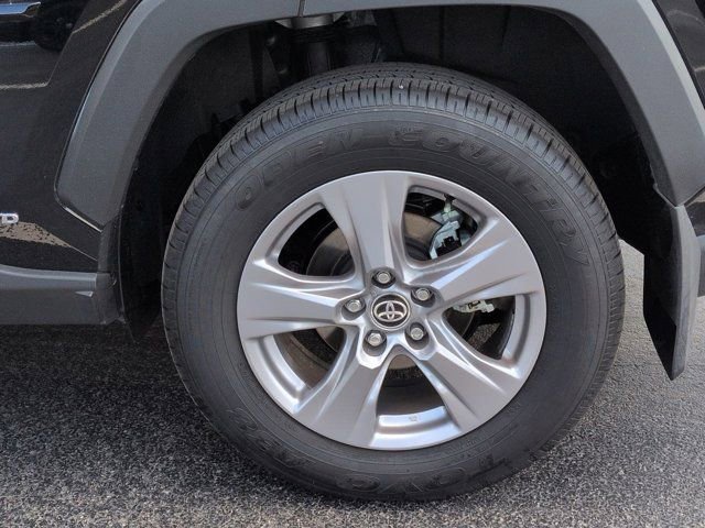 Certified 2025 Toyota RAV4 LE AWD/4WD image 7