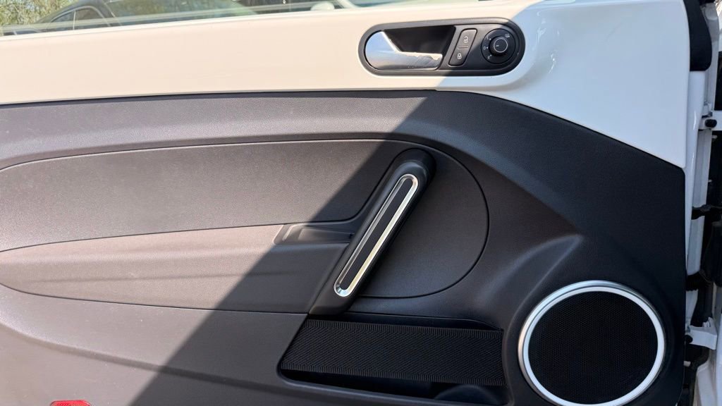 Used 2017 Volkswagen Beetle 1.8T SE FWD image 23