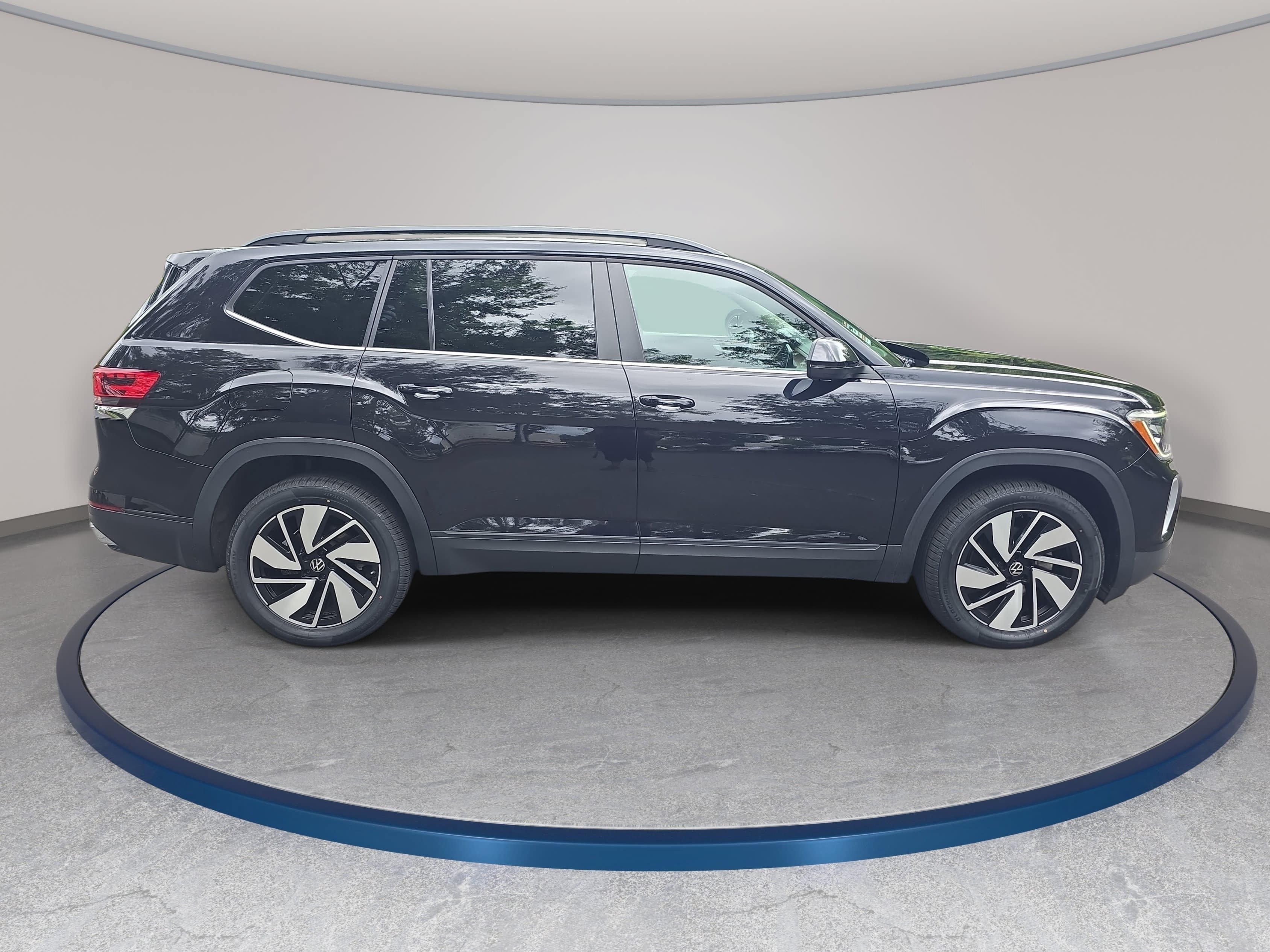 Certified 2024 Volkswagen Atlas SE FWD image 4