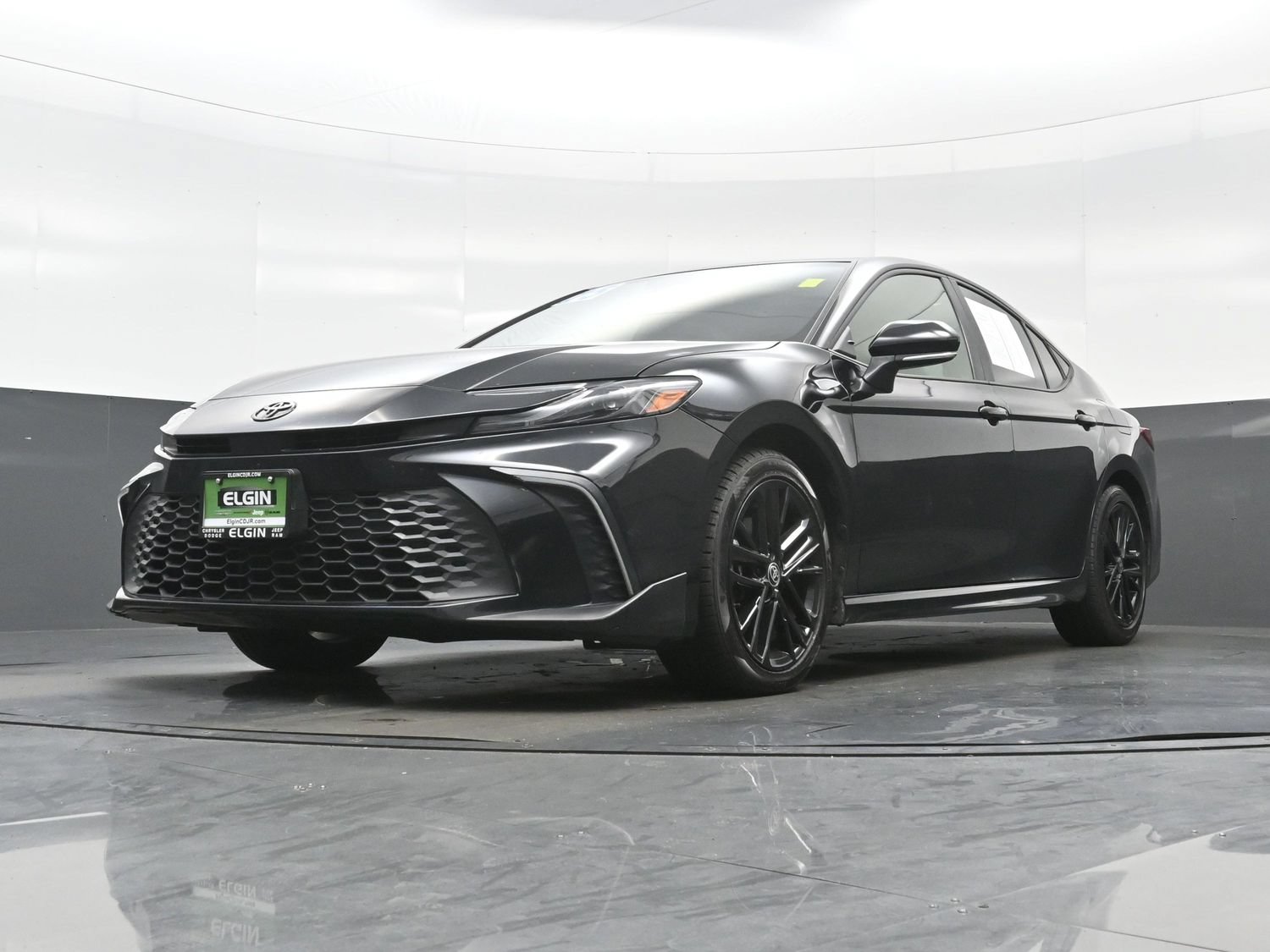 Used 2025 Toyota Camry SE AWD/4WD image 30