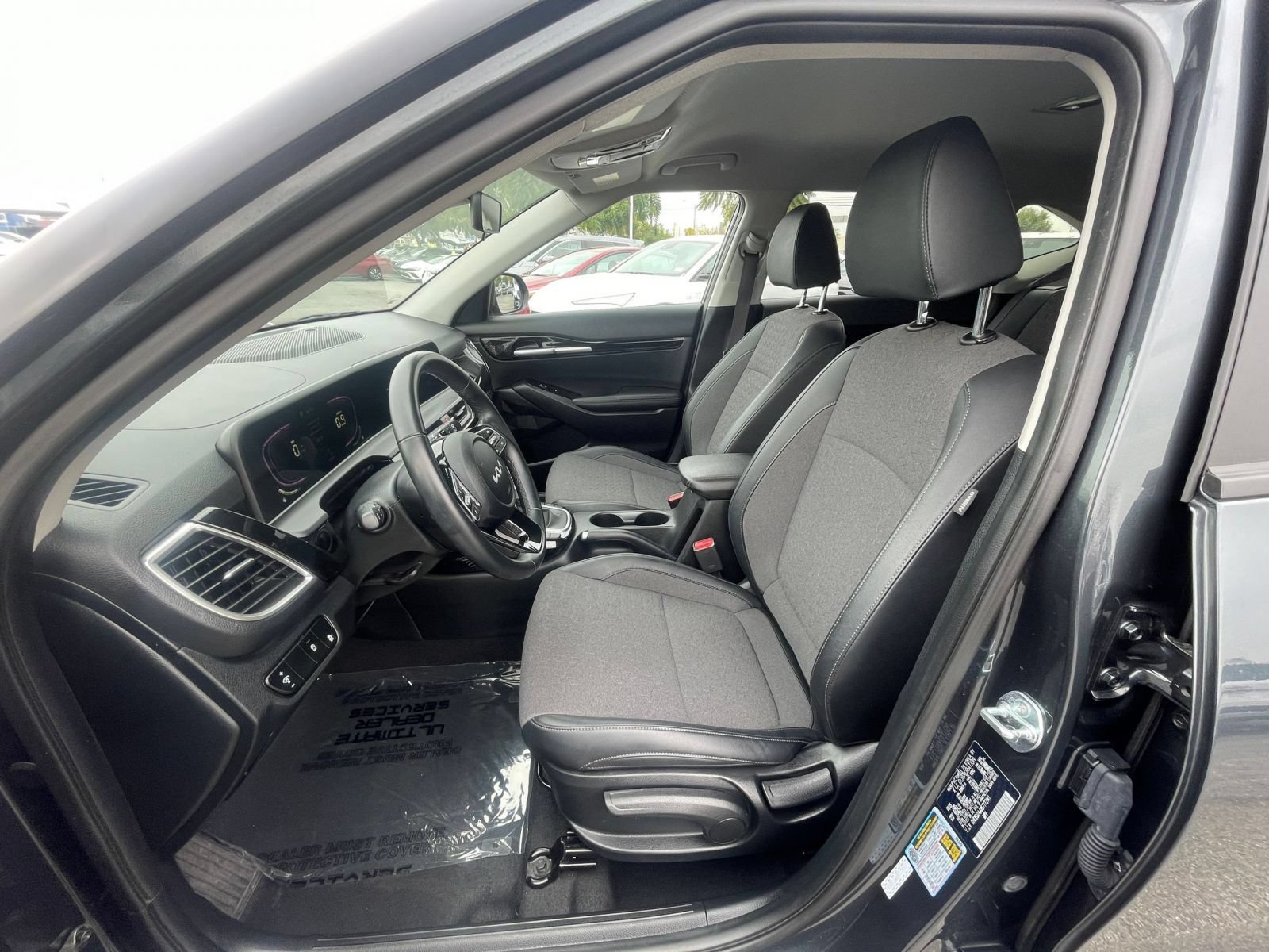 Used 2025 Kia Seltos S FWD image 29