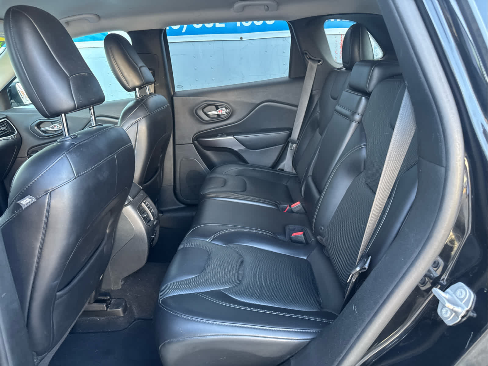 Used 2019 Jeep Cherokee Limited FWD image 33