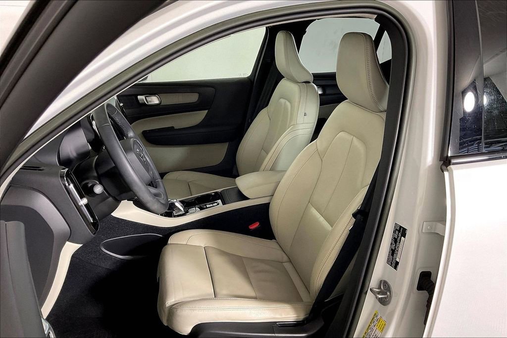 Used 2023 Volvo XC40 B5 Plus w/ Protection Package Premier AWD/4WD image 24