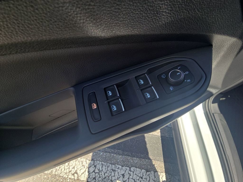 Used 2024 Volkswagen GTI SE FWD image 23