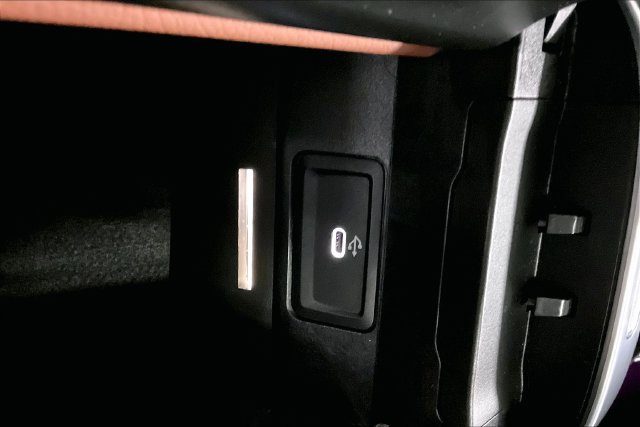 Used 2025 Mercedes-Benz C 300 4MATIC Sedan image 33