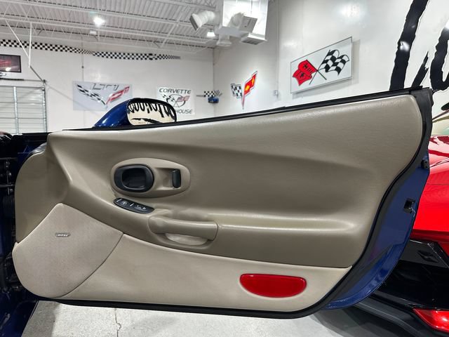 Used 2004 Chevrolet Corvette Convertible w/ Preferred Equipment Group RWD image 16