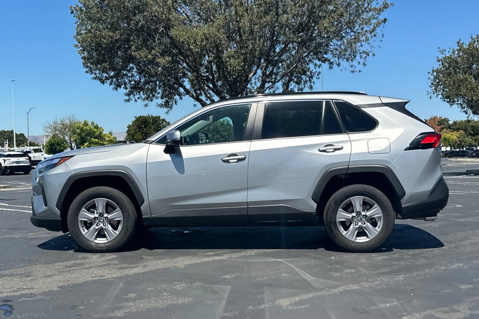 Used 2025 Toyota RAV4 XLE FWD image 7