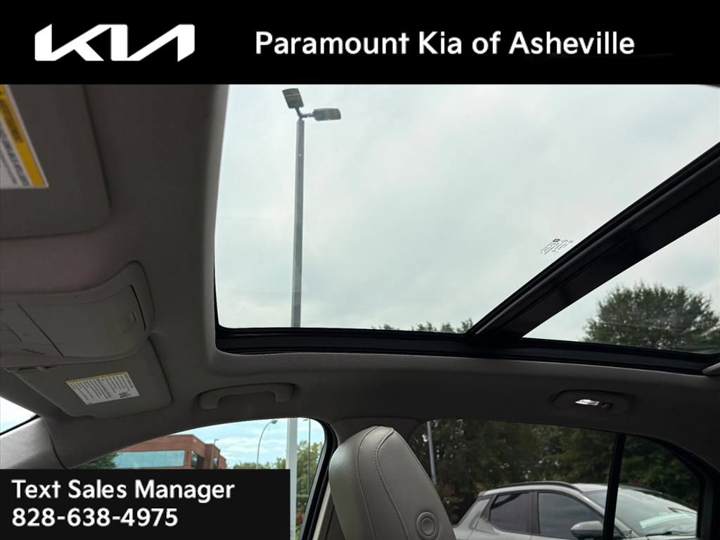 Used 2021 Cadillac XT4 Premium Luxury FWD image 13