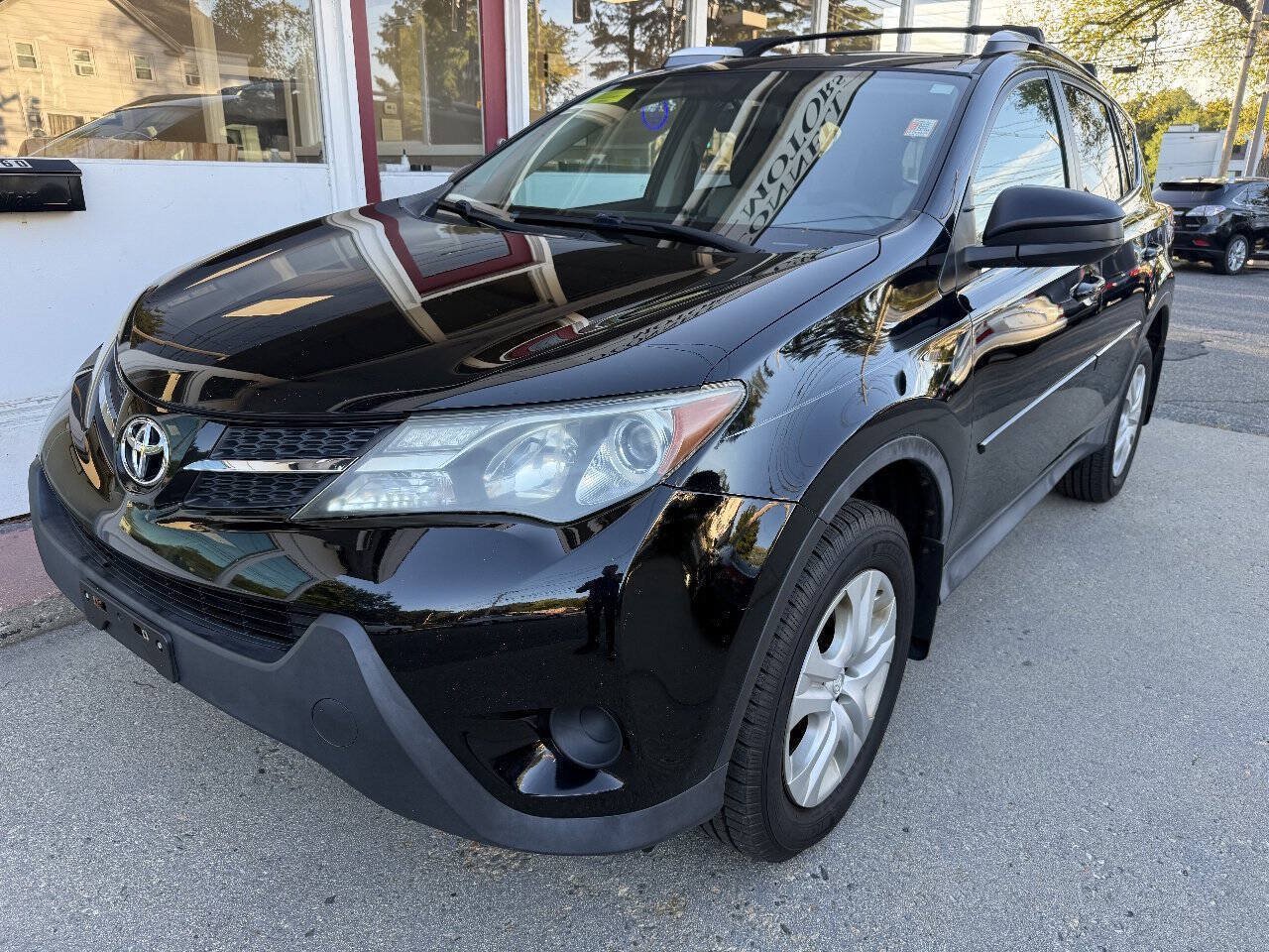 Used 2014 Toyota RAV4 LE AWD/4WD image 2