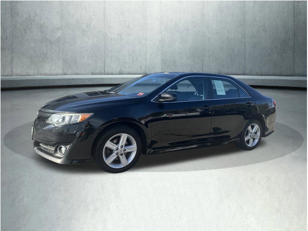 Used 2014 Toyota Camry SE w/ Moonroof Package FWD image 1