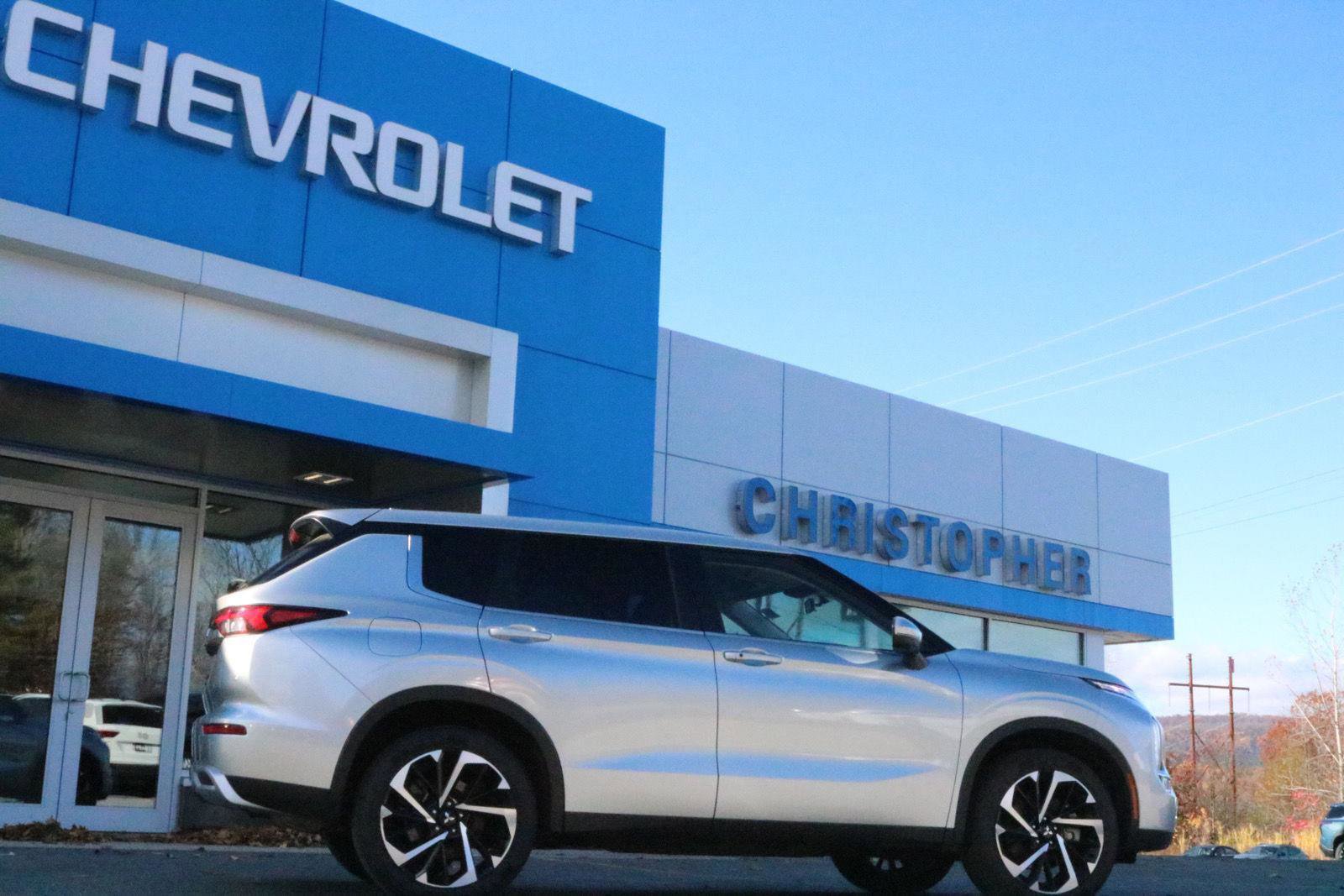 Used 2024 Mitsubishi Outlander SE image 2