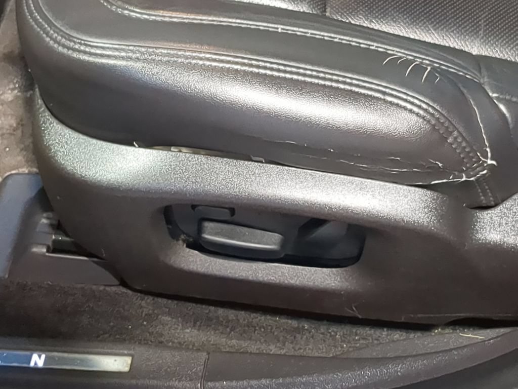 Used 2015 Lincoln MKS AWD w/ Equipment Group 201A image 21