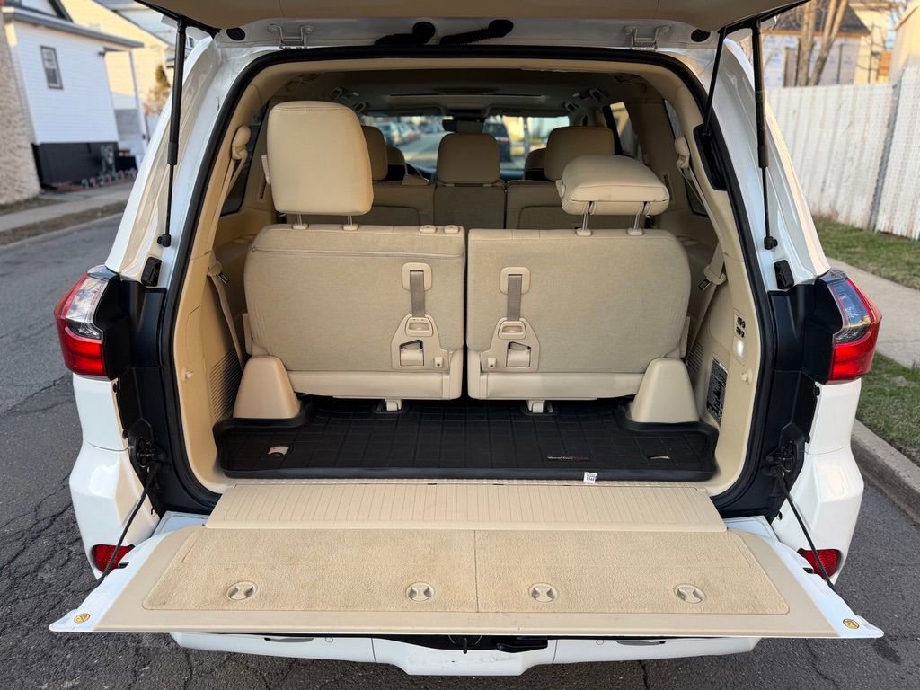 Used 2016 Lexus LX 570 4WD w/ Luxury Package image 14