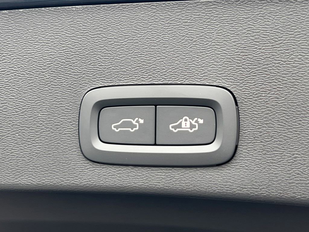 New 2026 Volvo EX40 Plus w/ Protection Package Premier image 14