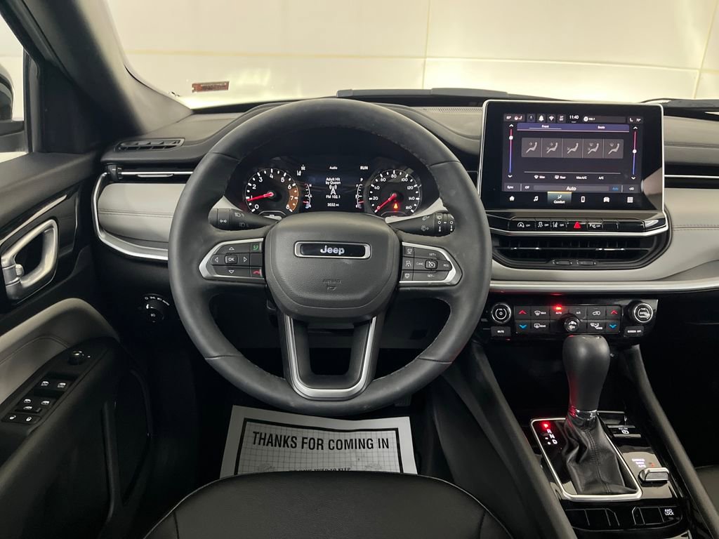 Used 2025 Jeep Compass Limited image 33