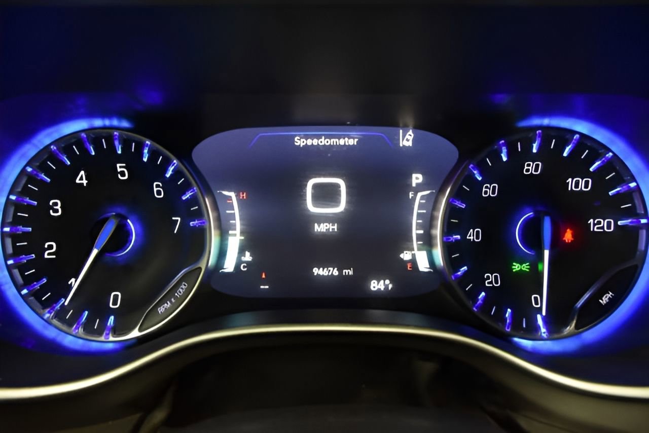 Used 2023 Chrysler Pacifica Touring-L image 20