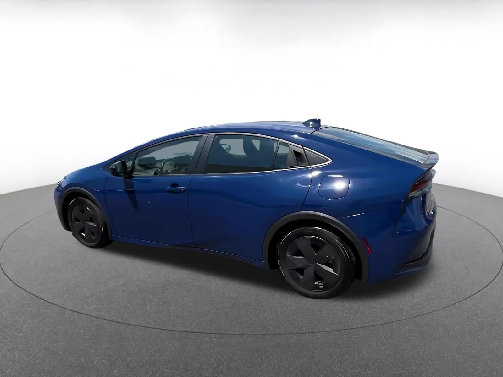 Used 2025 Toyota Prius LE FWD image 10