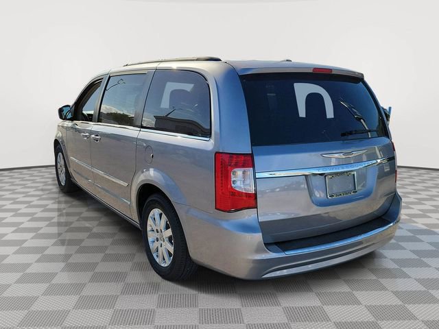Used 2016 Chrysler Town & Country Touring FWD image 4