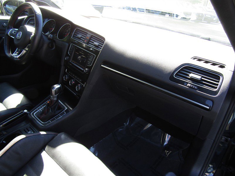 Used 2017 Volkswagen GTI SE image 64