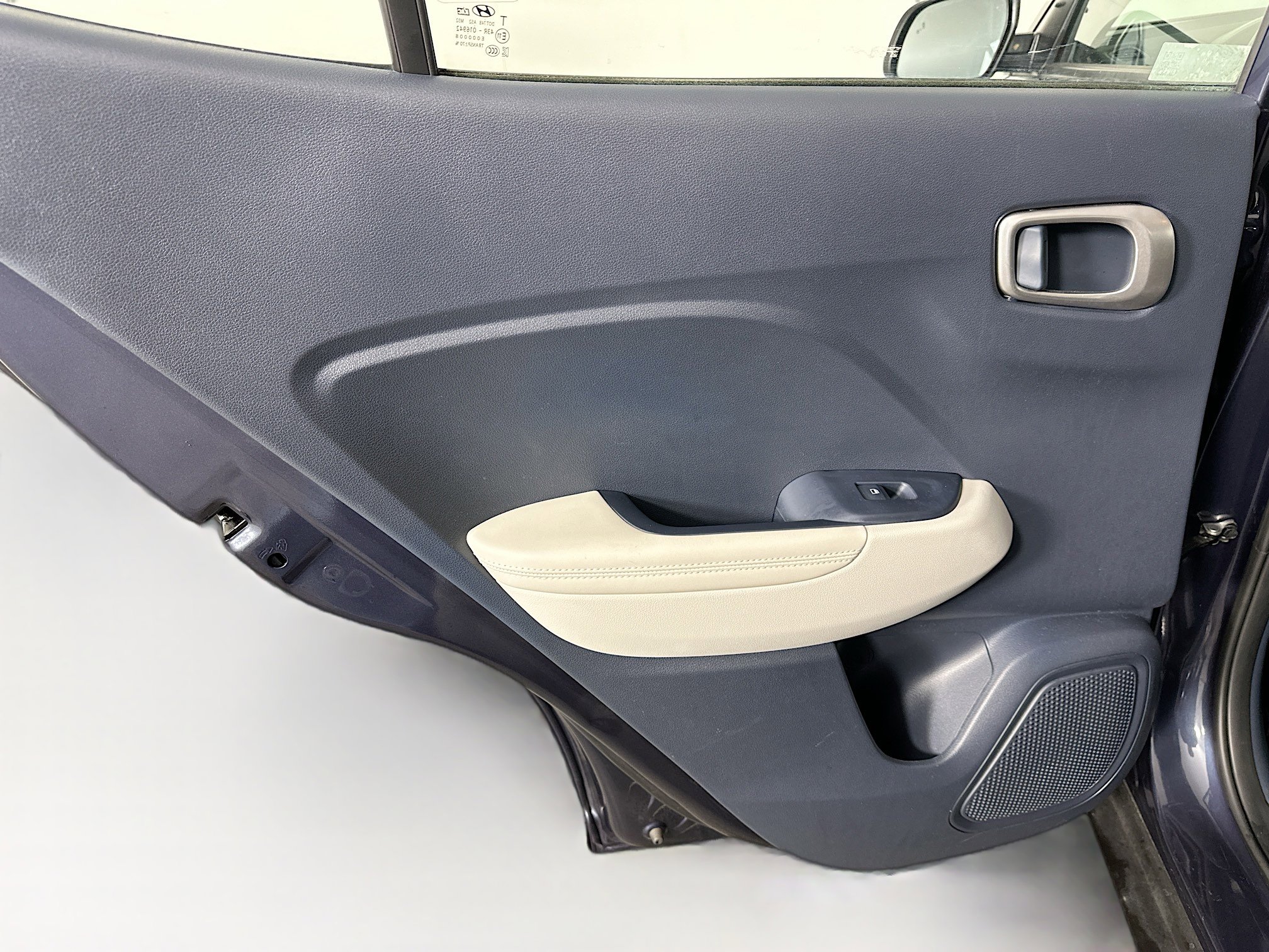 Used 2024 Hyundai Venue Limited image 27