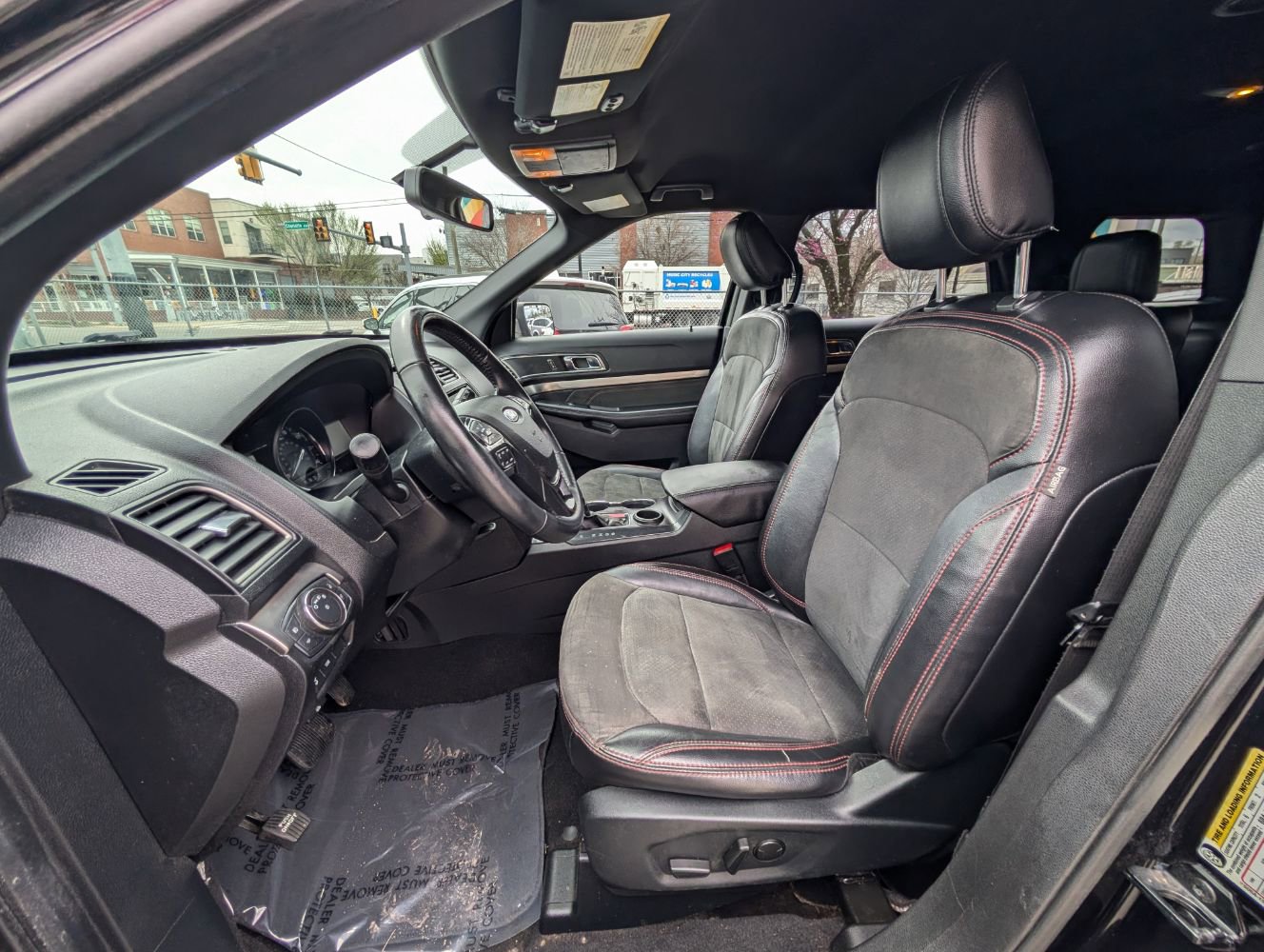 Used 2019 Ford Explorer XLT w/ Equipment Group 202A FWD image 13