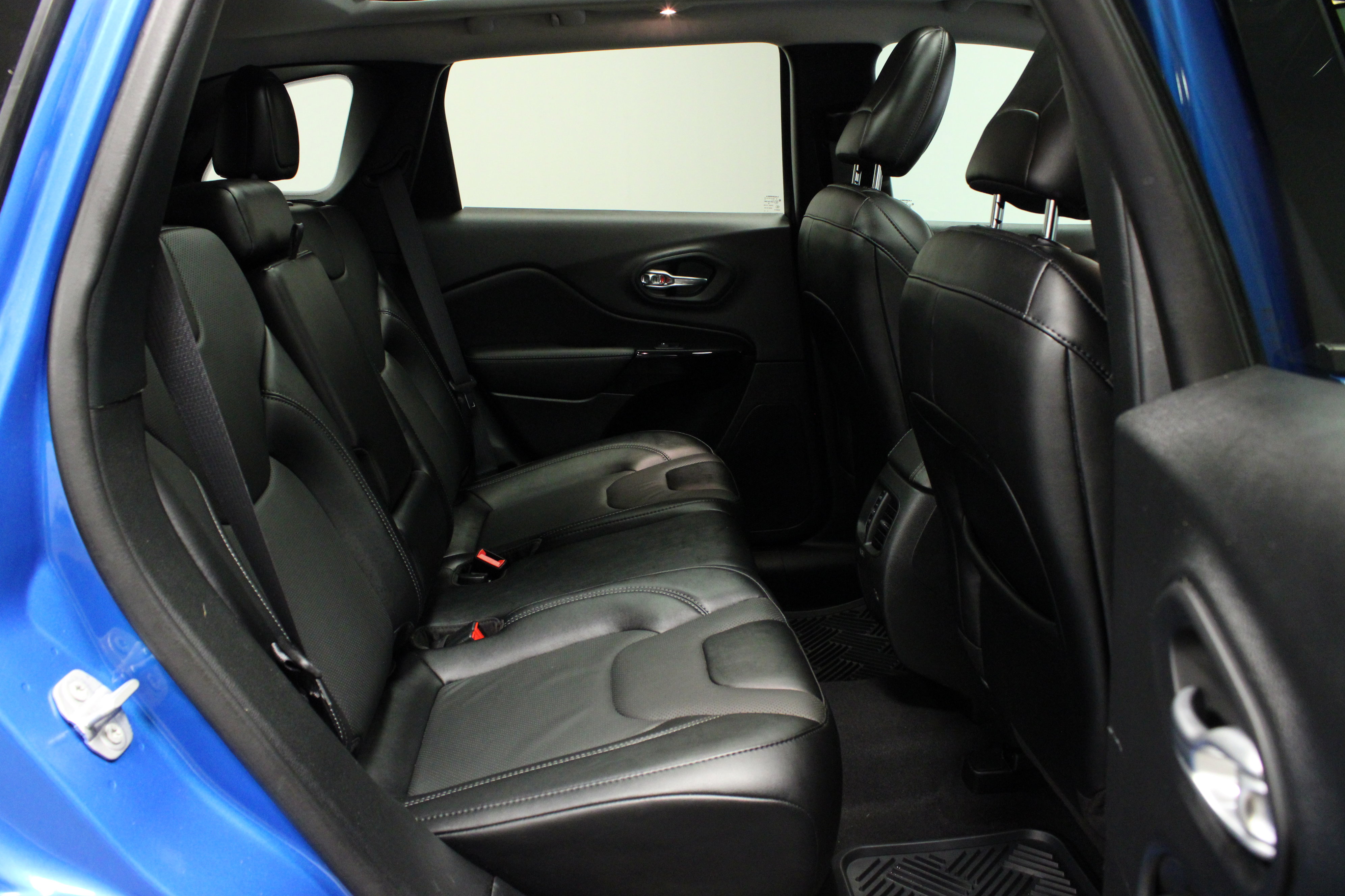 Used 2023 Jeep Cherokee Altitude Lux w/ Lux Elite Package image 18