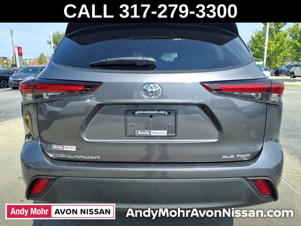 Used 2024 Toyota Highlander XLE AWD/4WD image 11