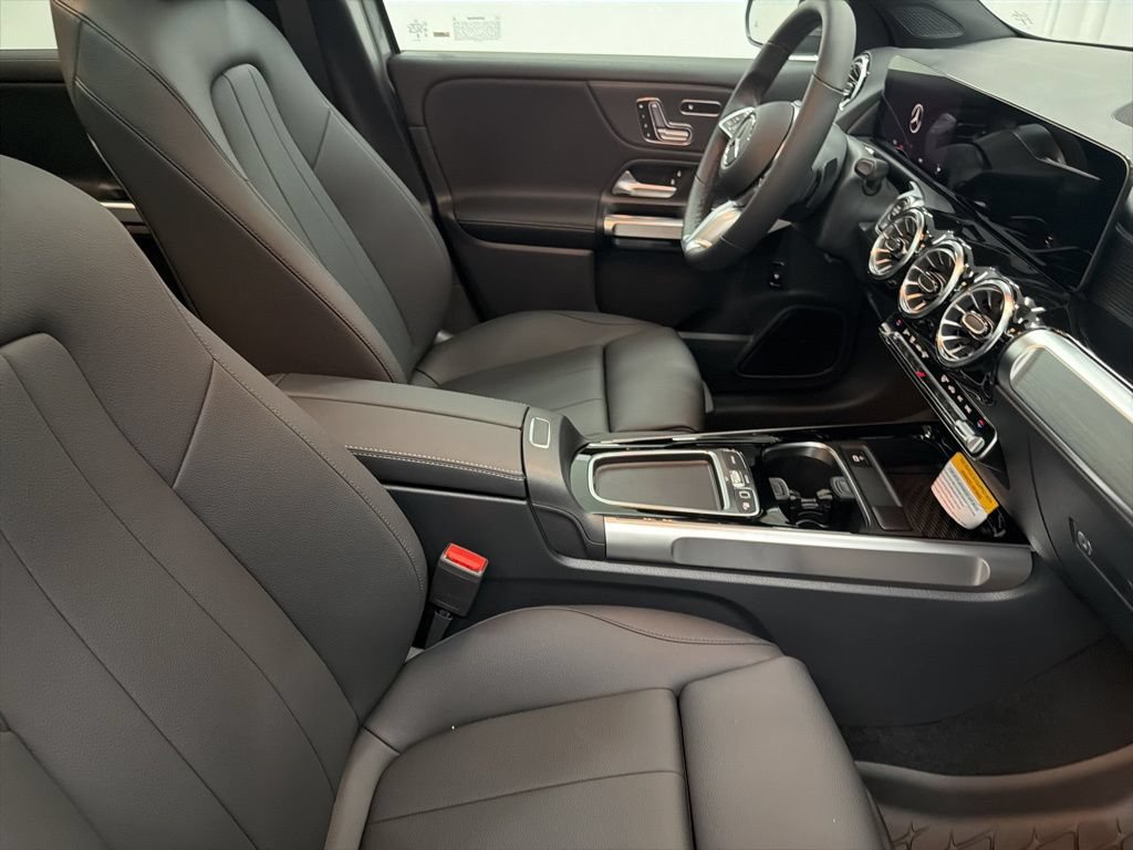 Used 2026 Mercedes-Benz GLB 250 image 29